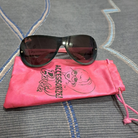 Barbie ORIGINAL STORE Merchandise Rimless Sunglasses - Picture 2 of 6